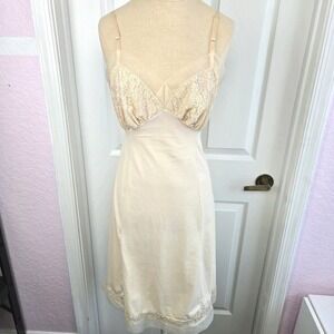 Van Raalte Suavette Vtg Full Slip Beige Lace Trim Size S 32 Geeky Secretary USA